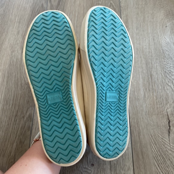 Toms Canvas Sneakers with Striped Pull-tab - Picture 4 of 9